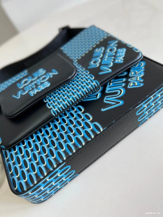 WIS TRIO VUITTON LOUIS MESSENGER 1121